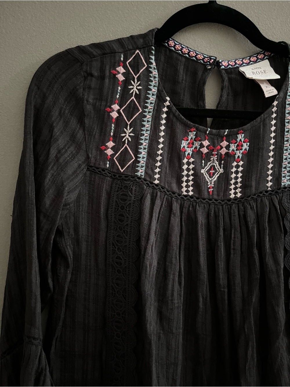 Knox Rose NWT Blouse XS Black Embroidered Boho Aztec Bell Sleeves Whimsigoth - Picture 6 of 16